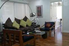 For Rent 2BR Easton Condo in Salcedo Village – Makati City