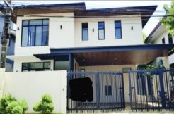 F2P002- HOUSE AND LOT IN BF PARANAQUE